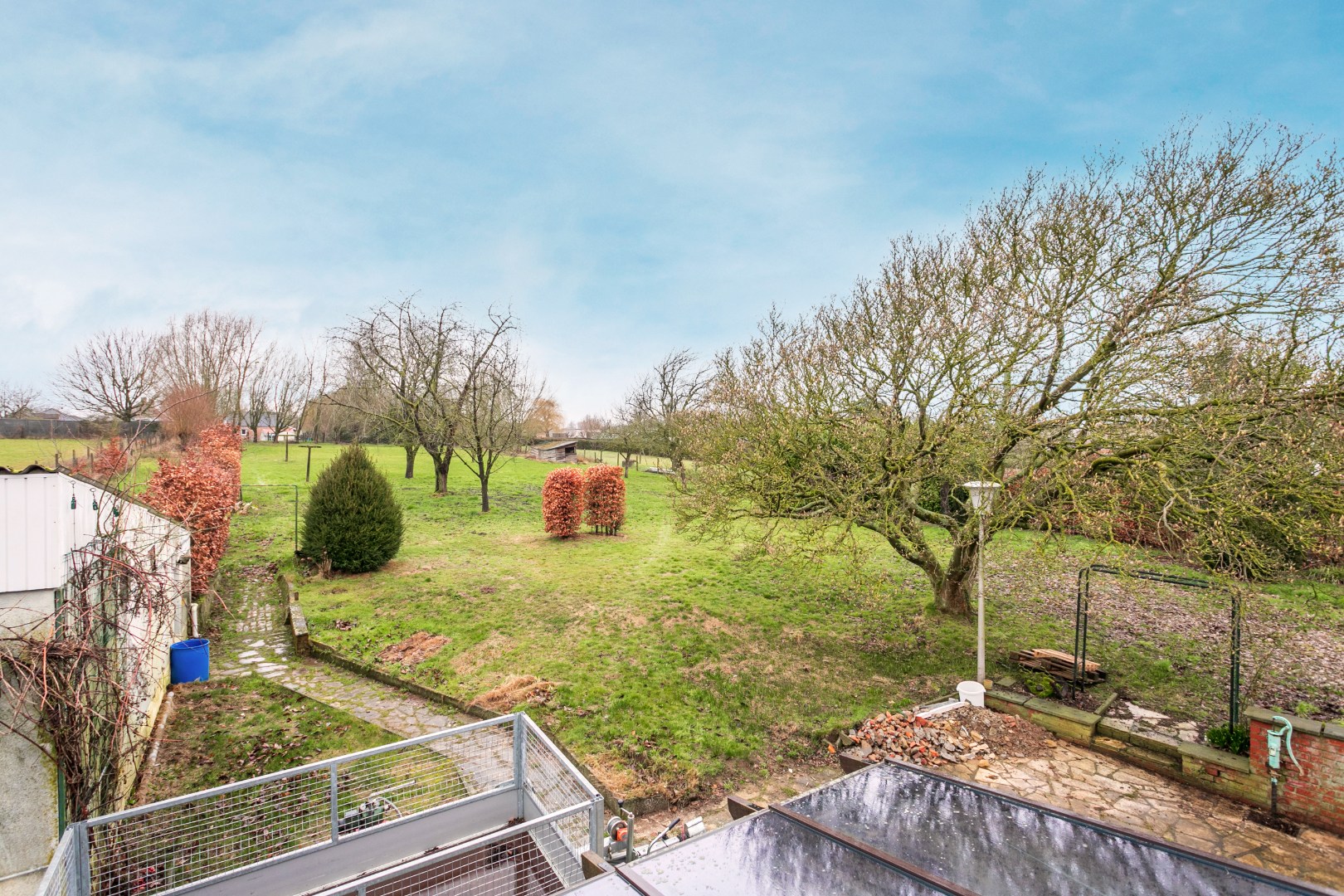 Ruime woning met veel potentieel in een groene omgeving op 39a 