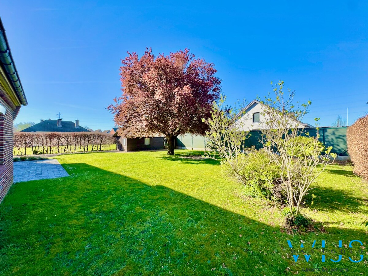 Instapklare gezinswoning met 4 slaapkamers in woonwijk te EVERGEM ! 