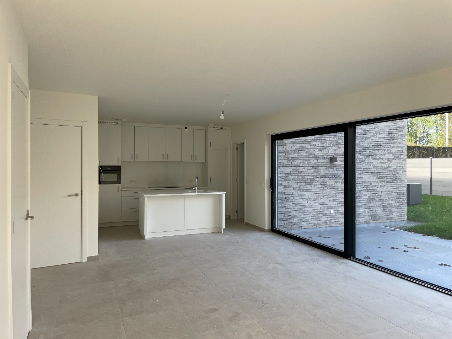 Nieuwbouwwoning met 3 slaapkamers inpandige garage , terras en tuin 