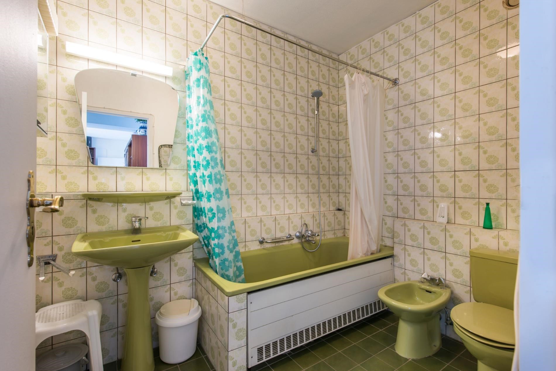 APP. DE VACANCES  AVEC VUE SPENDIDE SUR LE PORT DE PLAISANCE 