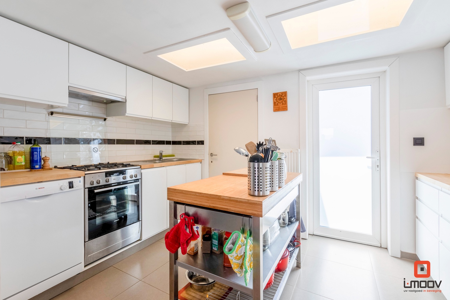 Lichtrijk en instapklare 4 slaapkamer woning 