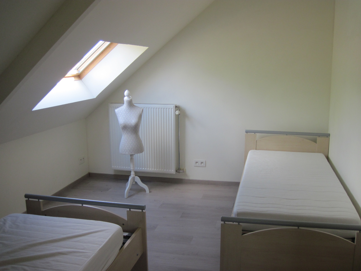 Prachtige en praktische woning (volledig vernieuwd anno 2012) ! 