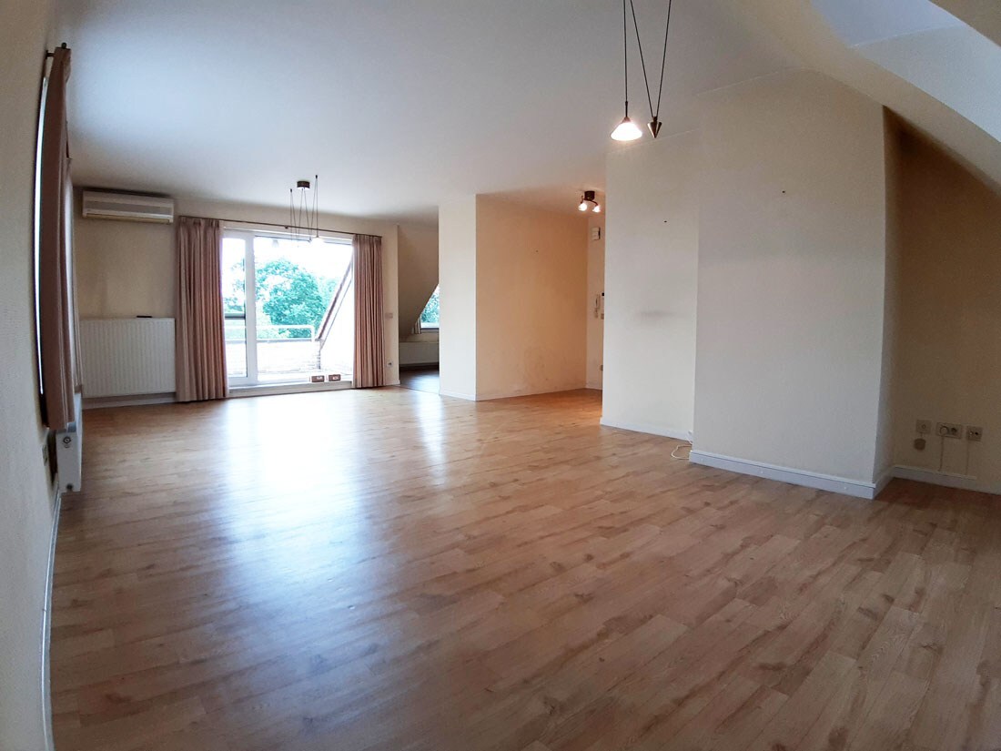Ruim appartement op de 2de verdieping te Achel 