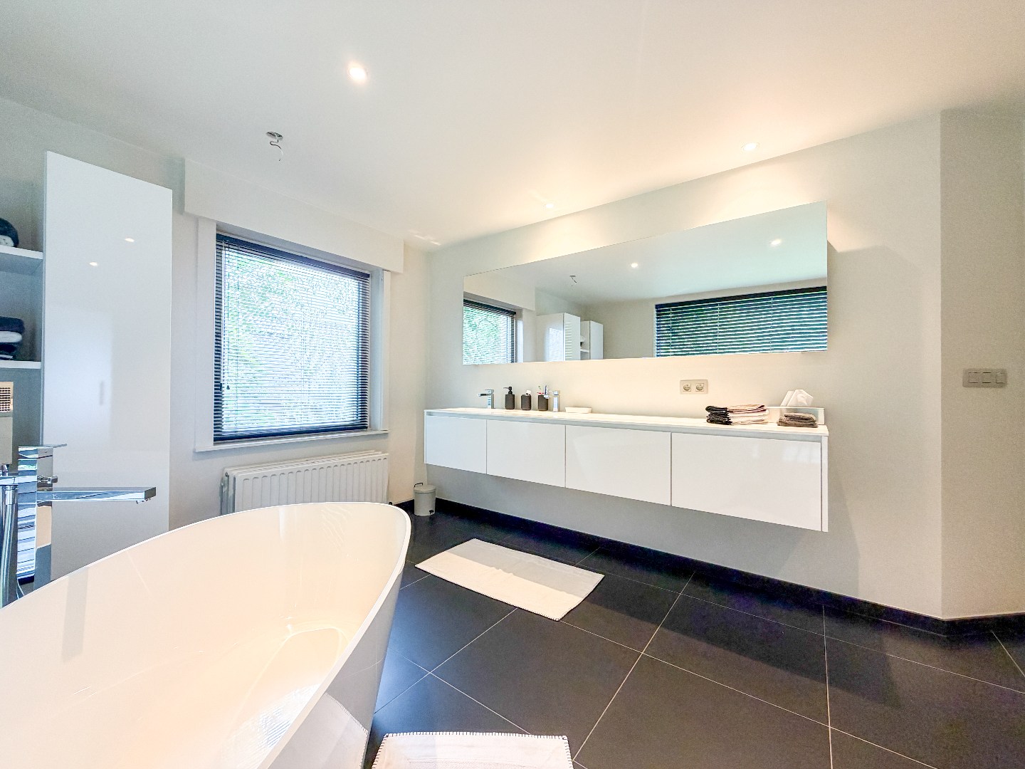 Ruime villa met prachtige tuin en hoogwaardige afwerking, perceel van 1891 m², rustig gelegen te Torhout 