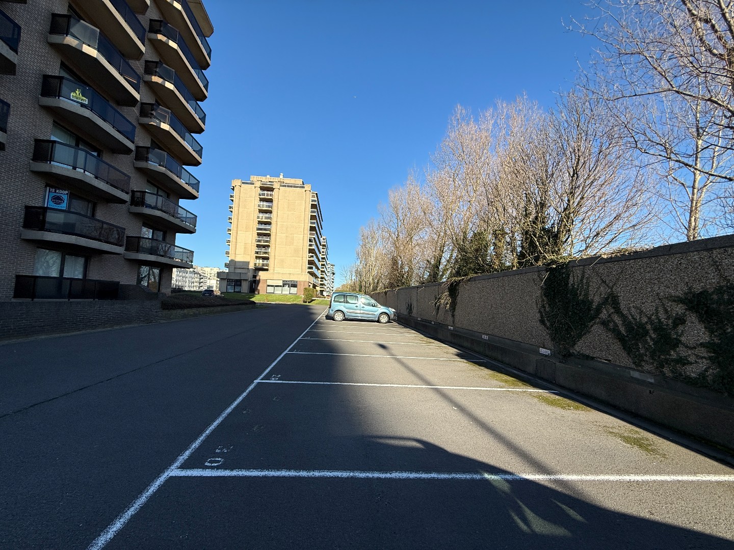 BUITENSTAANPLAATS VLAKBIJ ZEEDIJK 