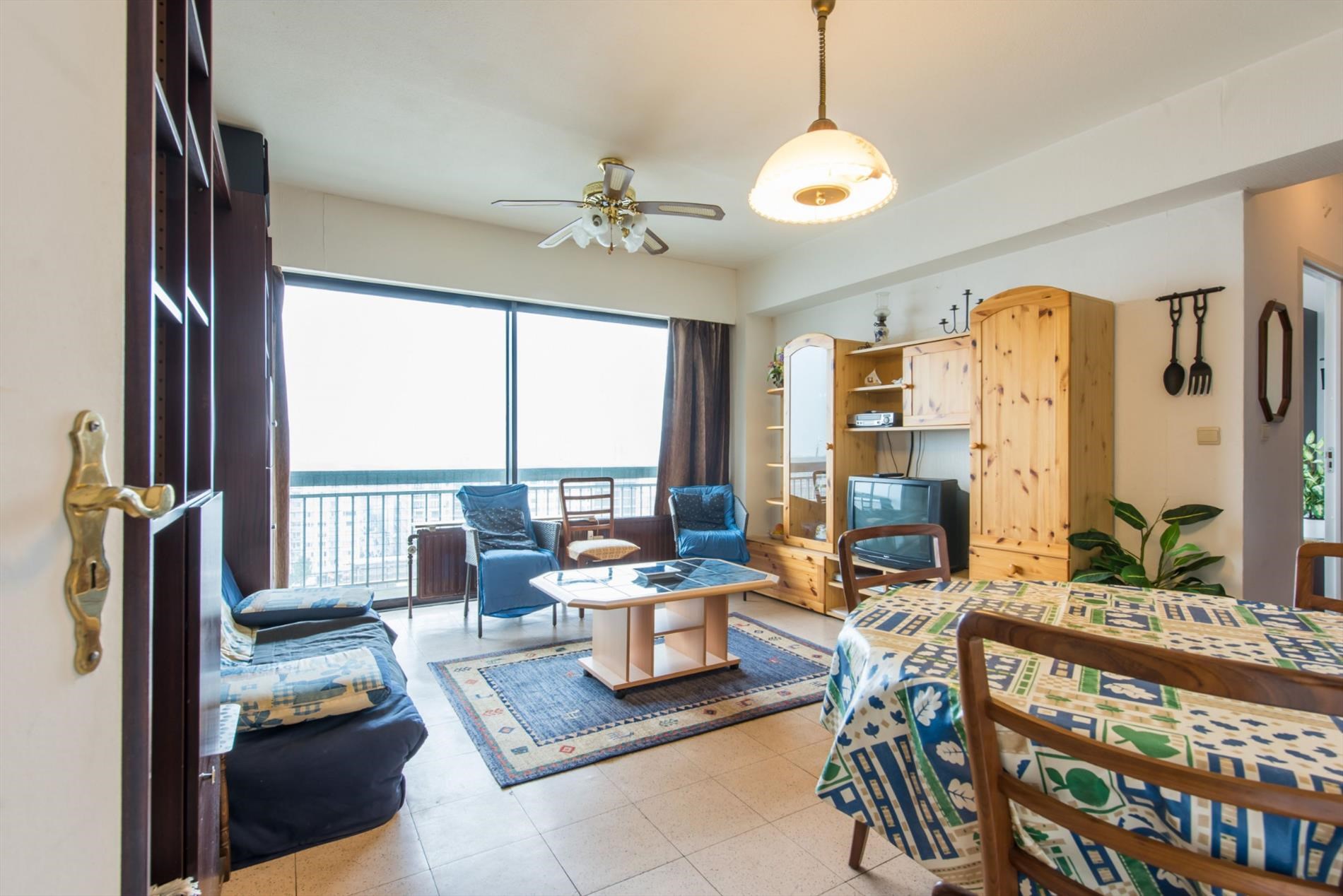 APP. DE VACANCES  AVEC VUE SPENDIDE SUR LE PORT DE PLAISANCE 