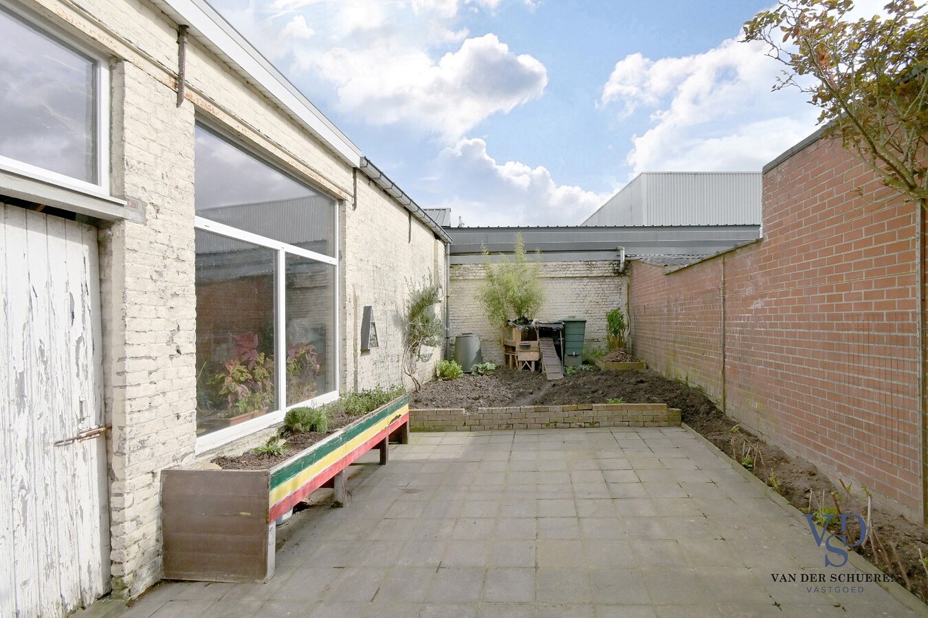 Ruime woning met opslagruimte 