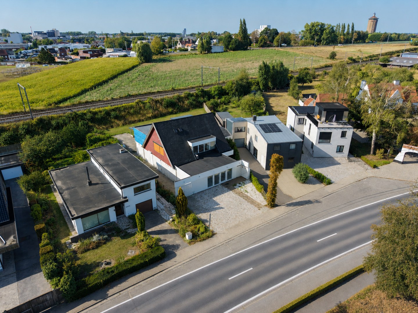 Kangoeroewoning of combinatie wonen en werken, ruim perceel, gunstig gelegen met tal van opportuniteiten! Torhout 