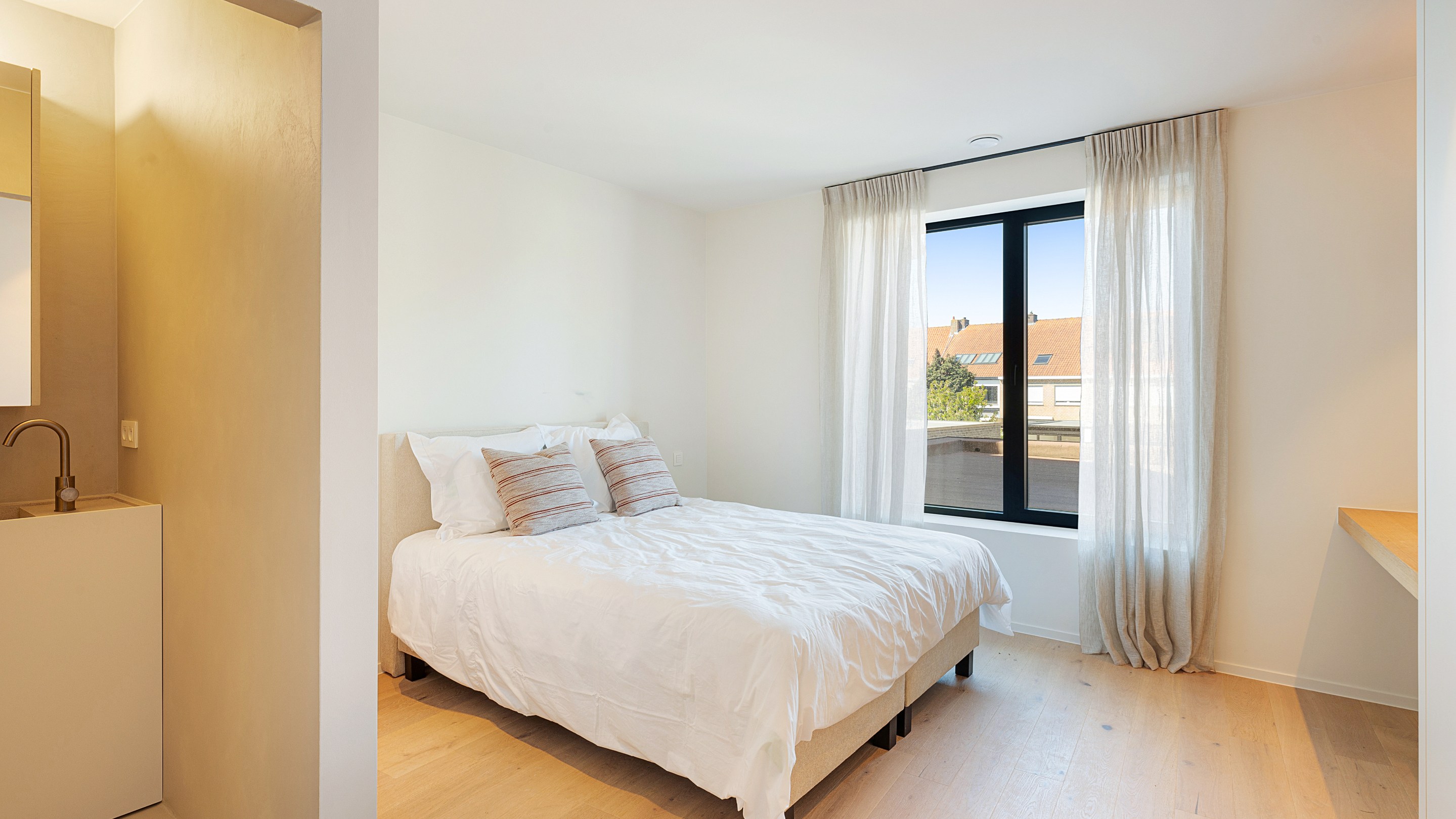 Prachtig afgewerkte nieuwbouwwoning met 4 slaapkamers gelegen in het oude Knokke. 