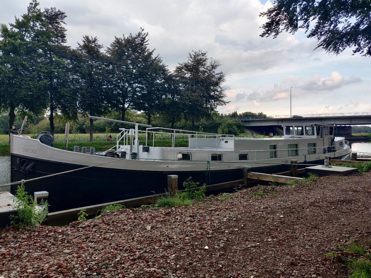 Wonen op het water – Woonboot op de Zuid-Willemsvaart 