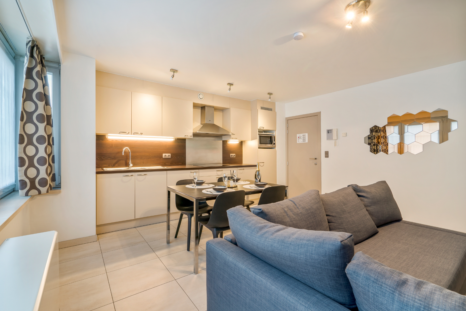 APPARTEMENT DE VACANCES  SITUÉ CENTRE VILLE (LOC. VACANCES) 