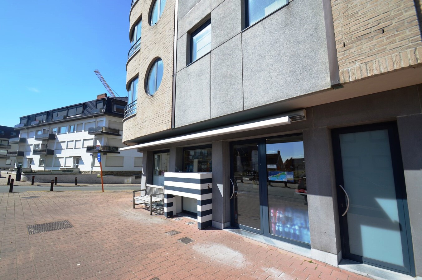 Handelspand vlakbij het strand en zeilclub - Duinbergen 