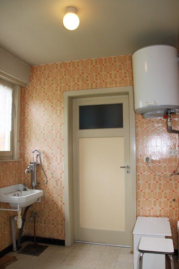 Op te frissen halfopen woning 