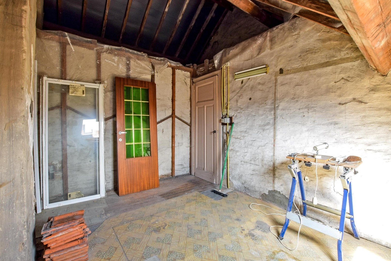 Karaktervolle woning (te renoveren)met 4 slaapkamers en tuin in hartje Nieuwpoort op 170 m². 