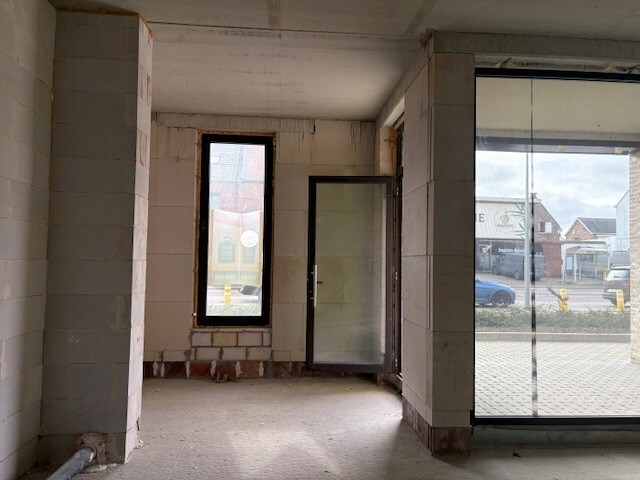 SINT JORIS WINGE HANDELSRUIMTE 71 m2 + terras 