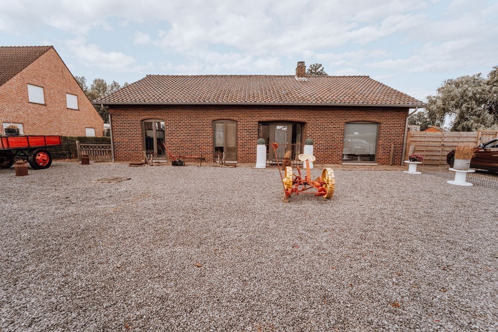 RUIME GELIJKVLOERSE WONING MET 3 SLAAPKAMERS, GARAGE EN RUIME TUIN TE HASSELT (KERMT) 