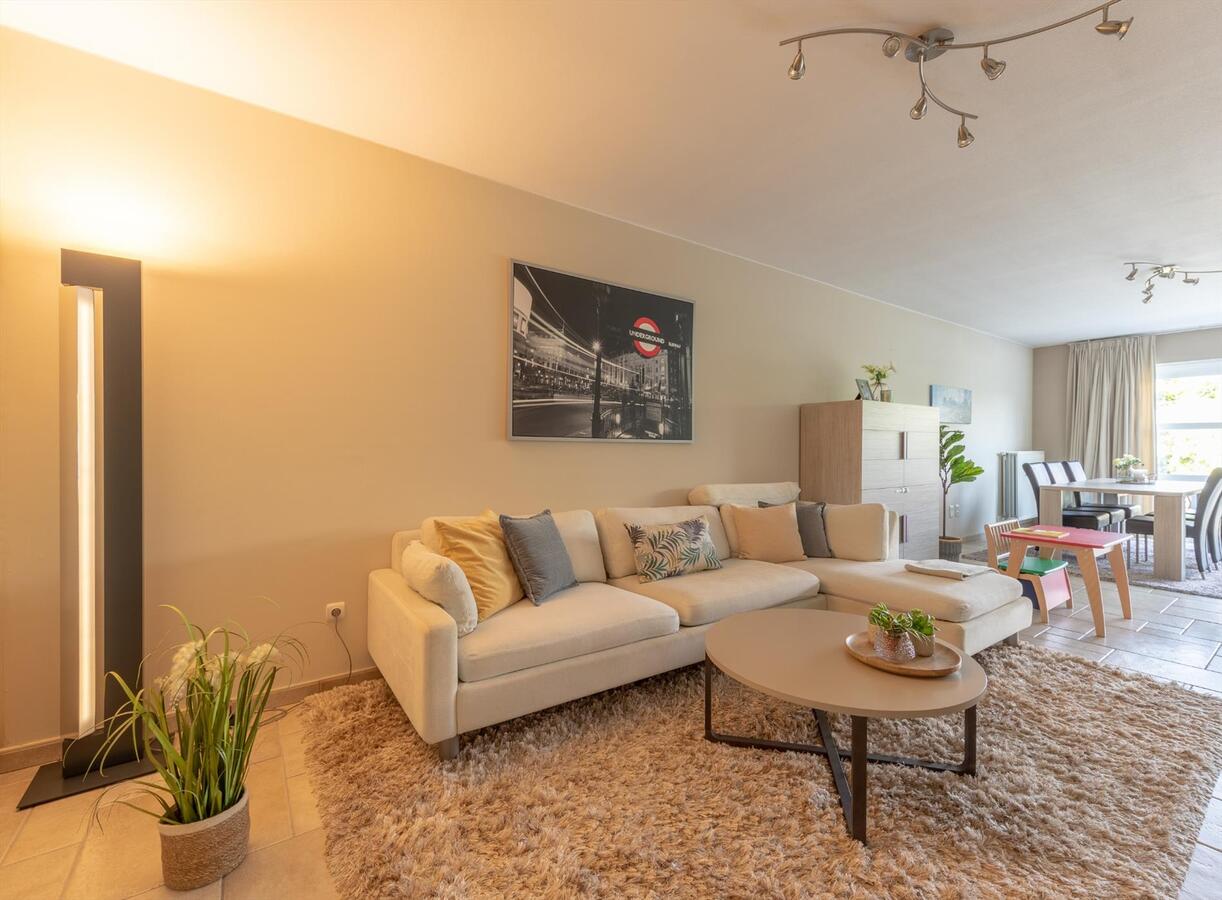 Zeer ruime woning met bijzonder veel licht én luxe  !    IDEAAL VOOR GROOT GEZIN !! 