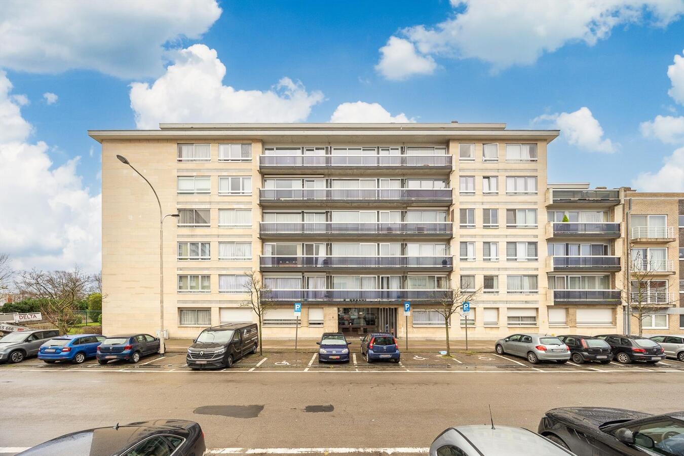 Gerenoveerd appt. met 2 tot 3 slpk en terras te Hoboken! 