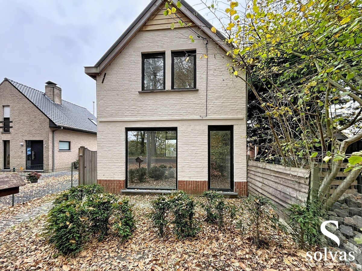 Top gerenoveerde woning met 3 slaapkamers, ruime tuin in prachtige natuur te Aalter EN uiterst energiezuinig. 