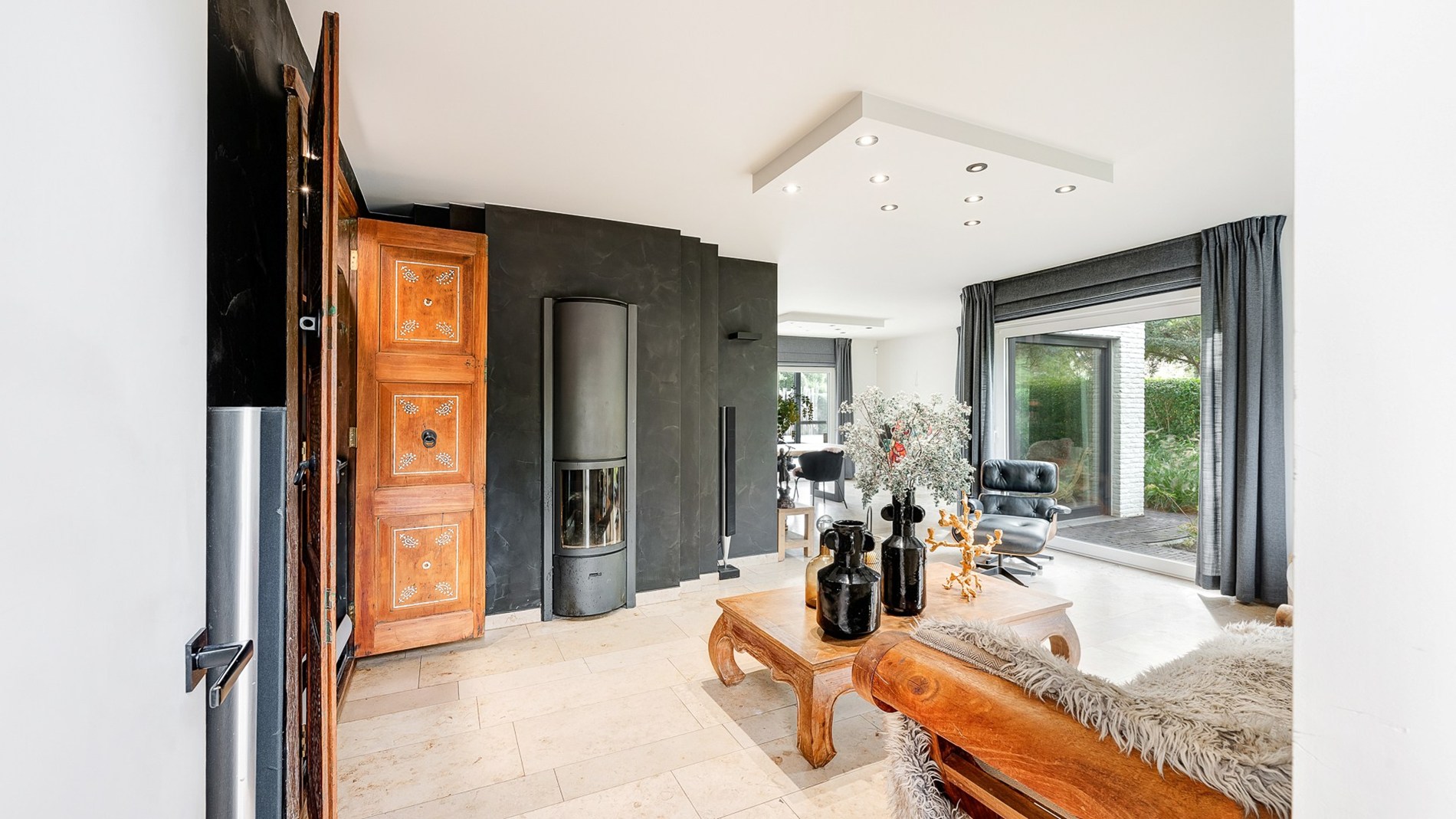 Schitterende villa met zwembad gelegen in residentiële wijk te Knokke. 