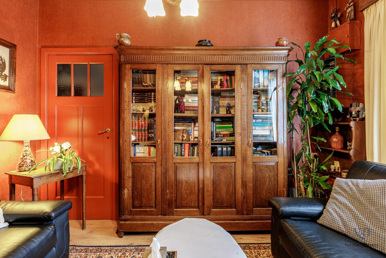 Karaktervolle woning met tuin op gunstige ligging. 