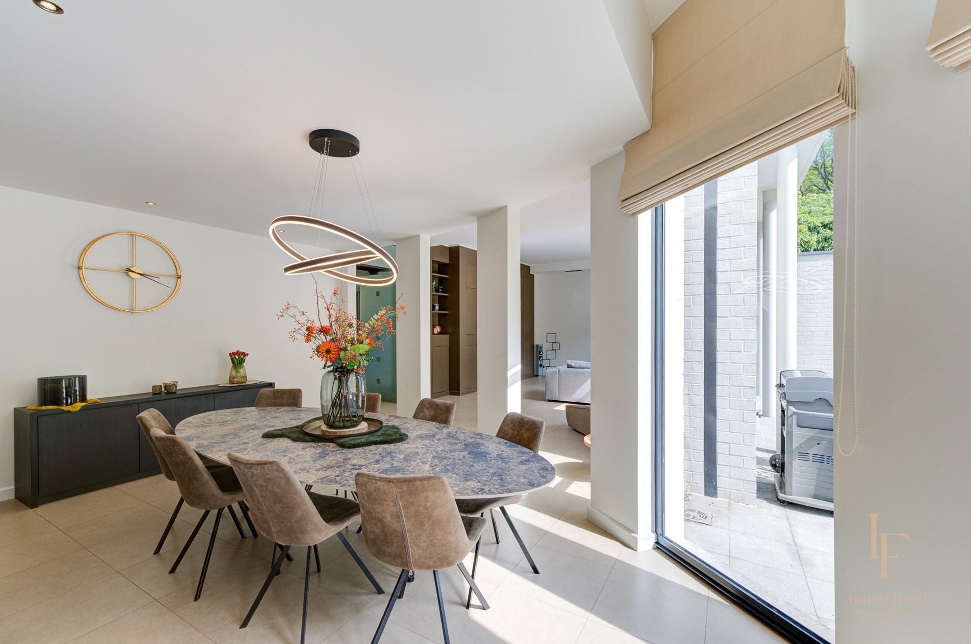 Moderne villa met 7 slaapkamers te Zoersel. 