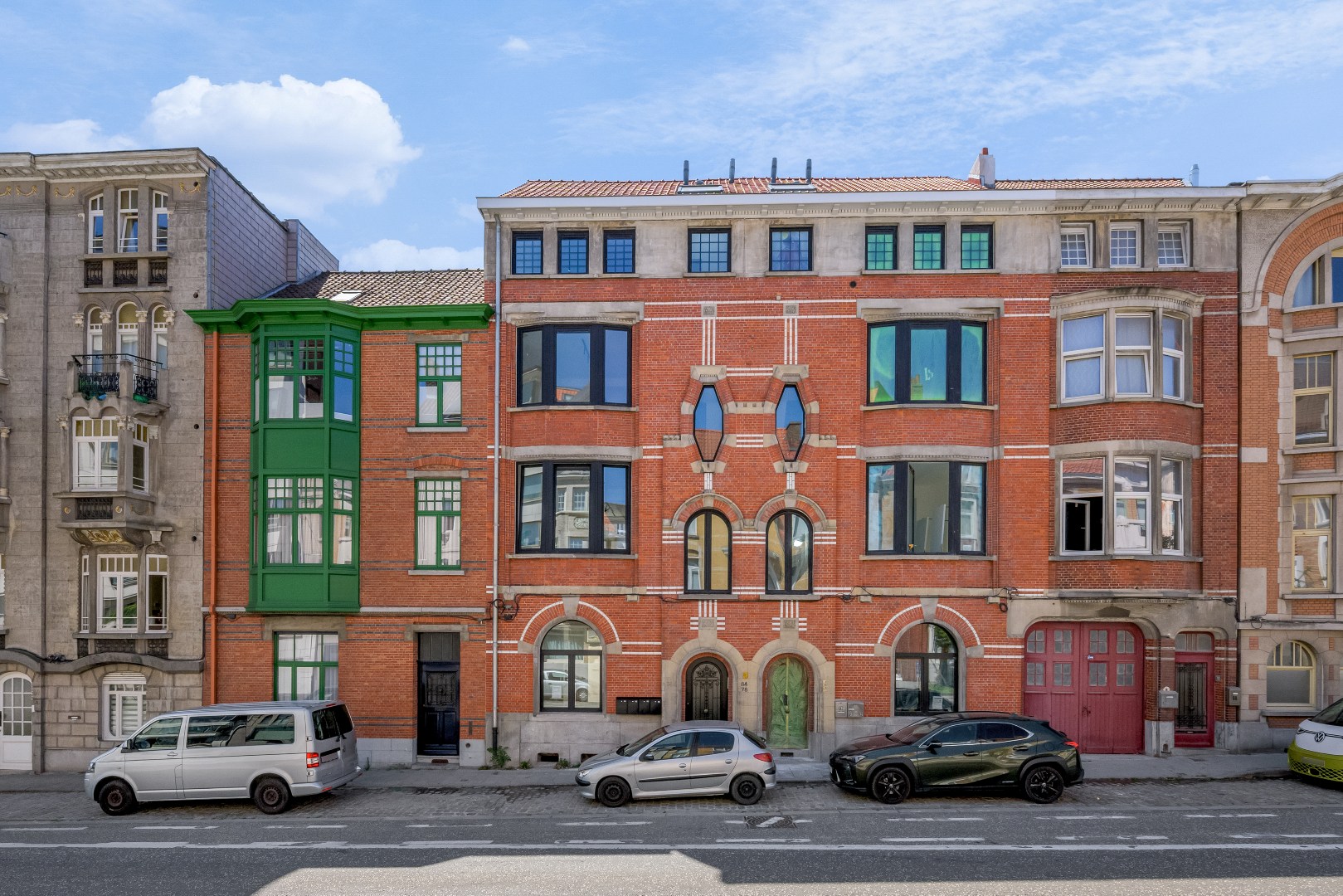 VERHUURD Stijlvol wonen in een  gerenoveerd appartement nabij Station Gent-Sint-Pieters 