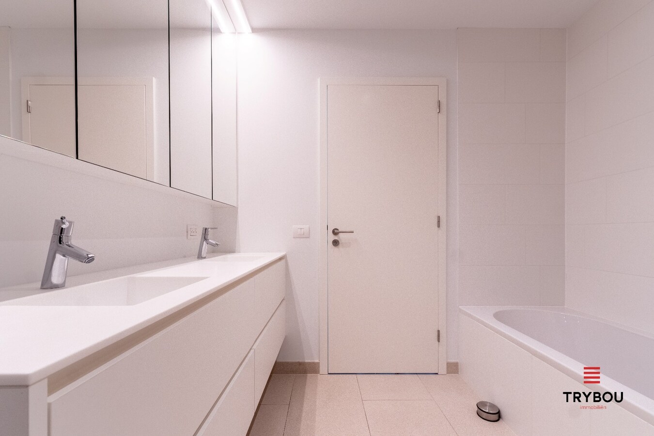 Appartement met 3 slaapkamers, garage en 2 staanplaatsen in Houthulst! 