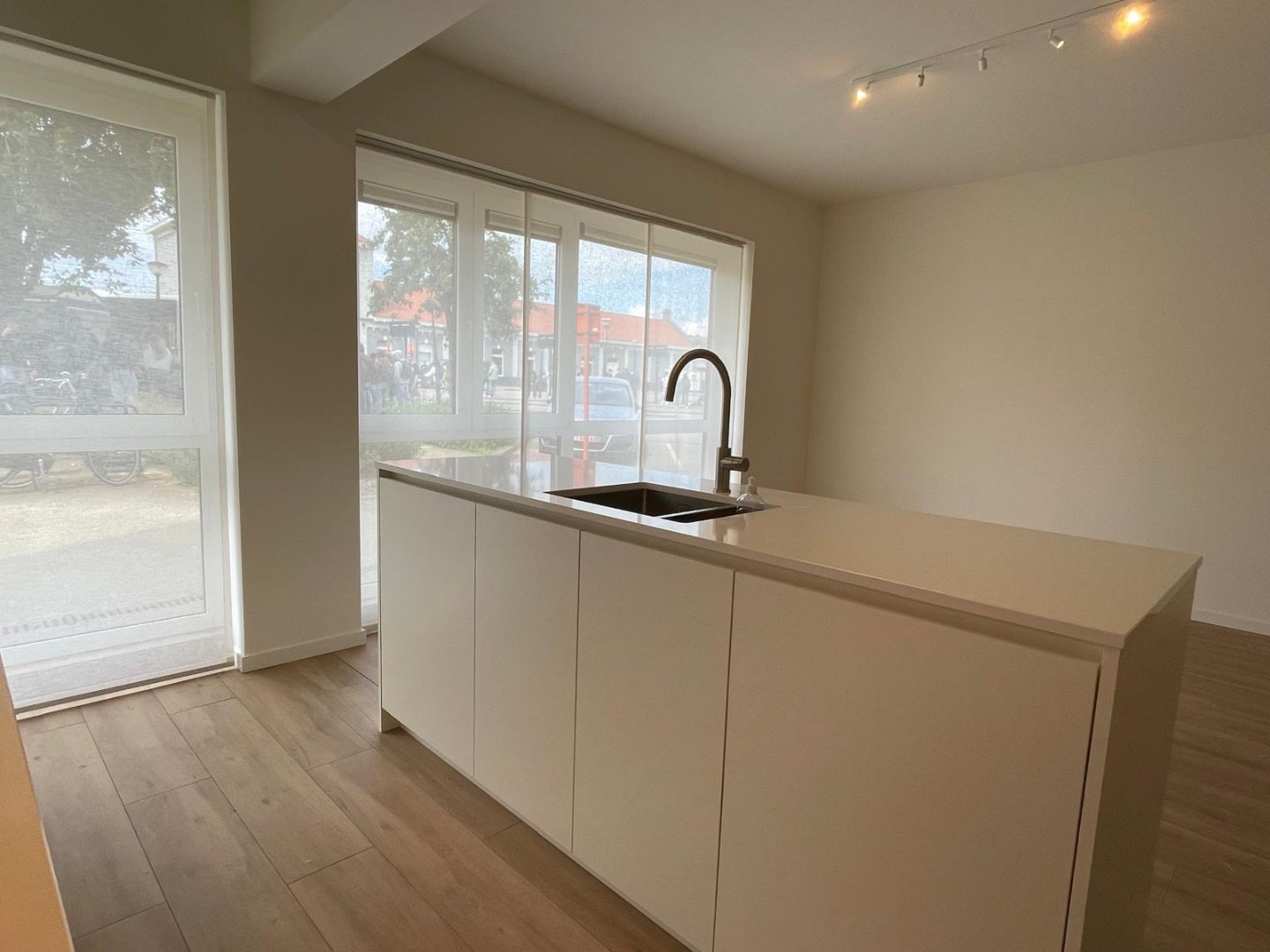 Prachtig gelijkvloers appartement met 3 slaapkamers en terras, midden in het centrum! 