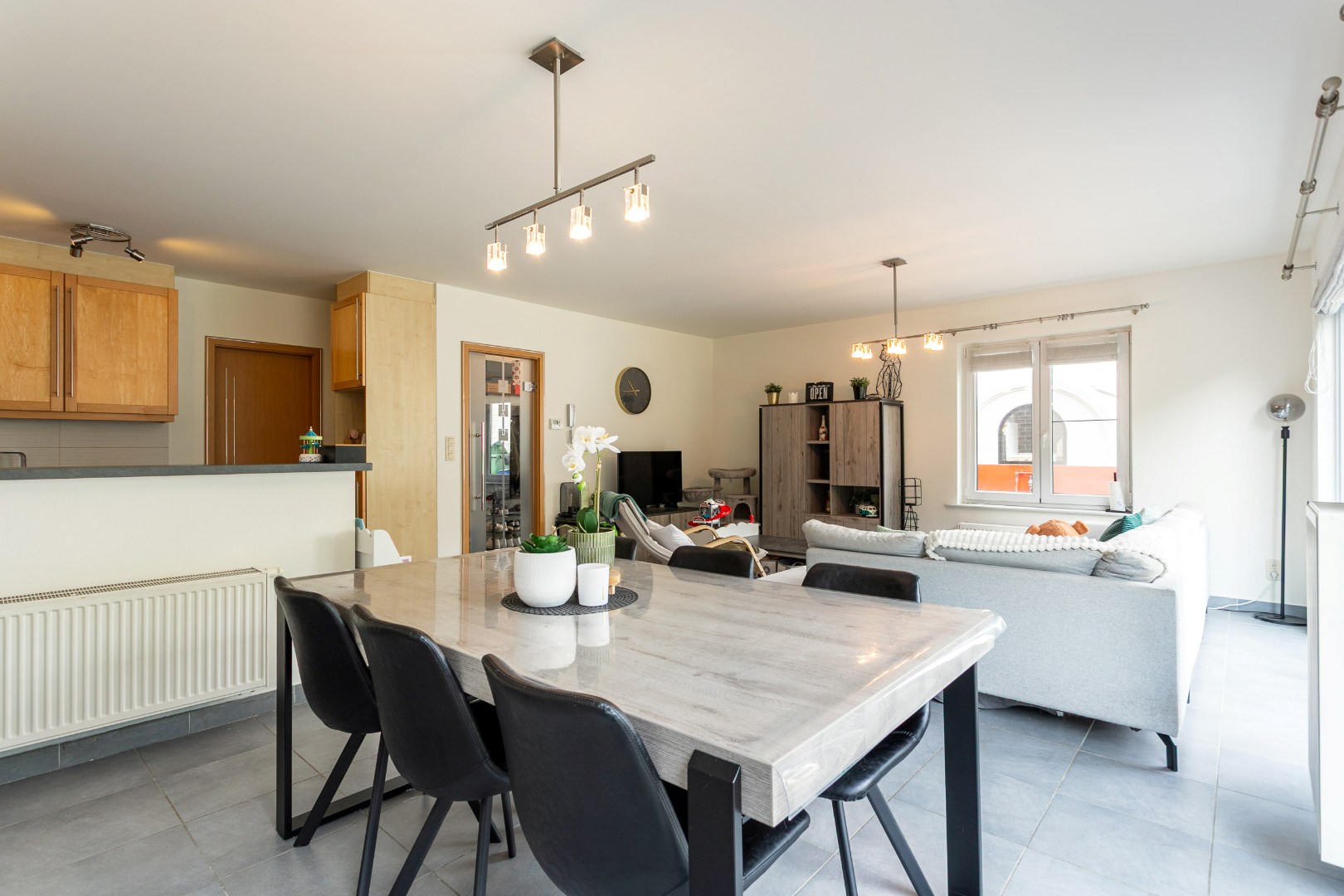 Instapklaar gelijkvloersappartement met 3 slaapkamers en tuin 
