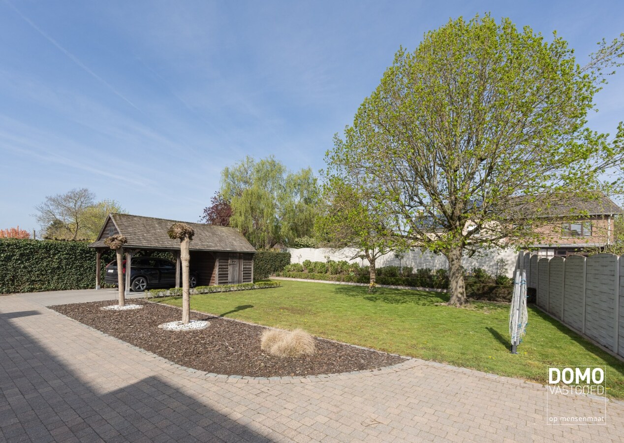 Karaktervolle en ruime gezinswoning in pastorij-/fermettestijl met prachtige tuin en 4 slaapkamers in het groene Kortessem 