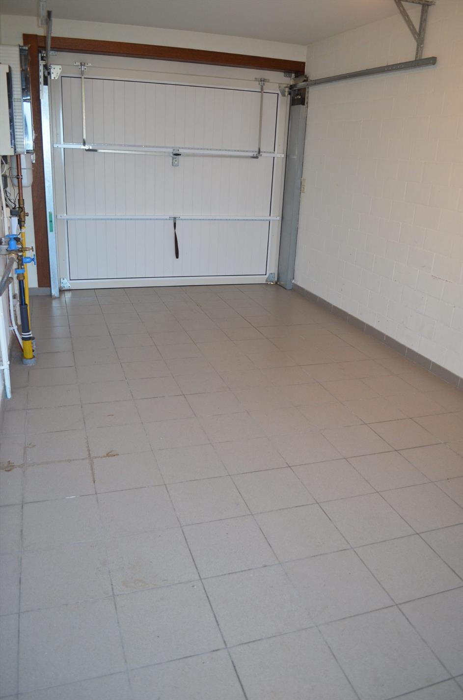 Gezinswoning met 2 slpks (mogelijkheid 3), garage en tuin nabij centrum Maldegem 