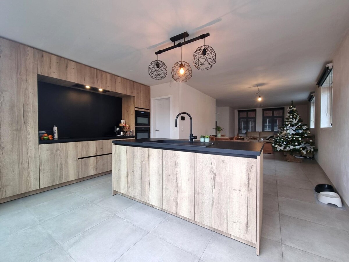 Halfopen nieuwbouwwoning (onder registratierechten!) met dubbele garage te Dudzele 