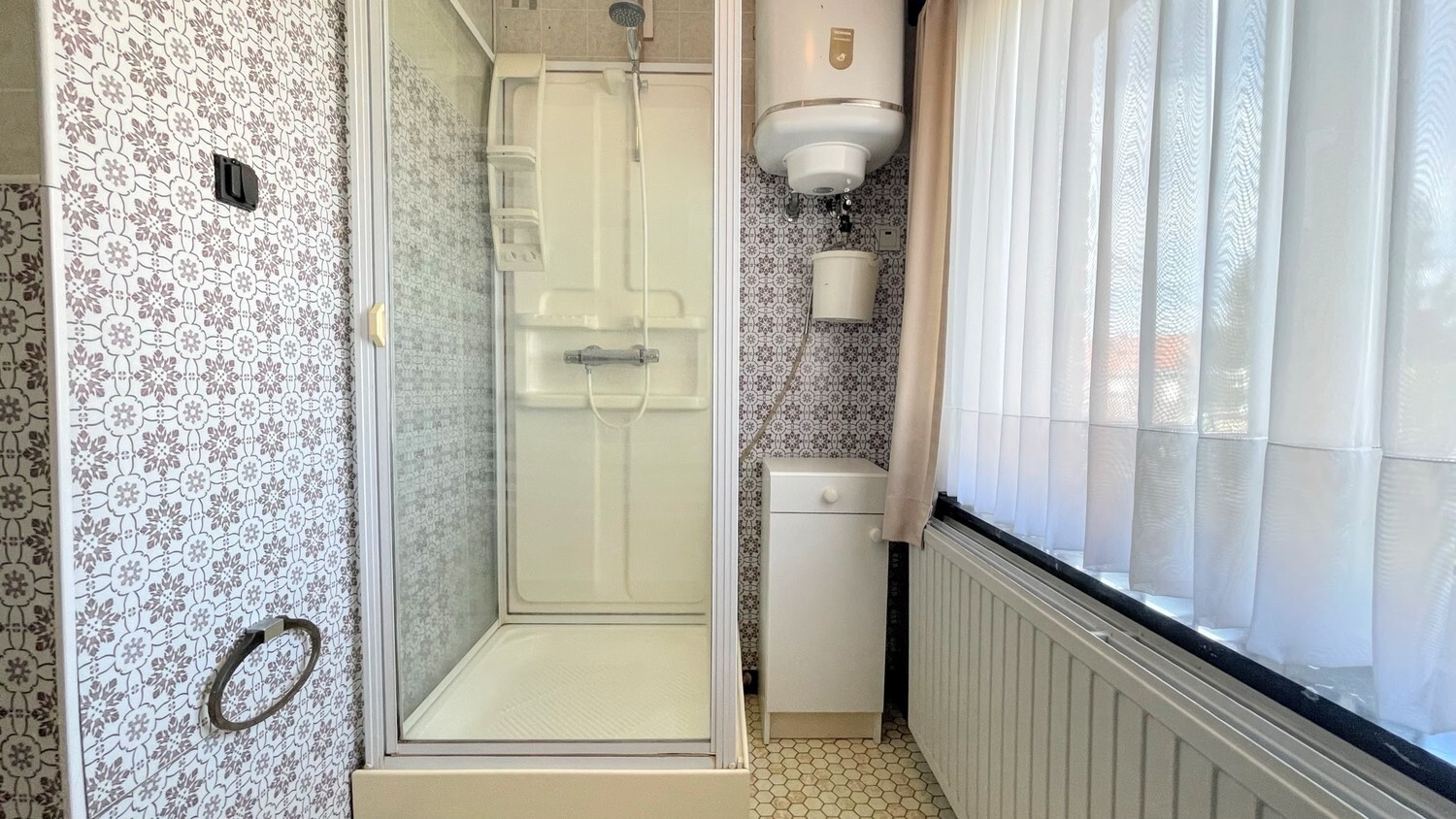 Ruime, te renoveren gezinswoning op zuidgericht perceel van 739 m² 