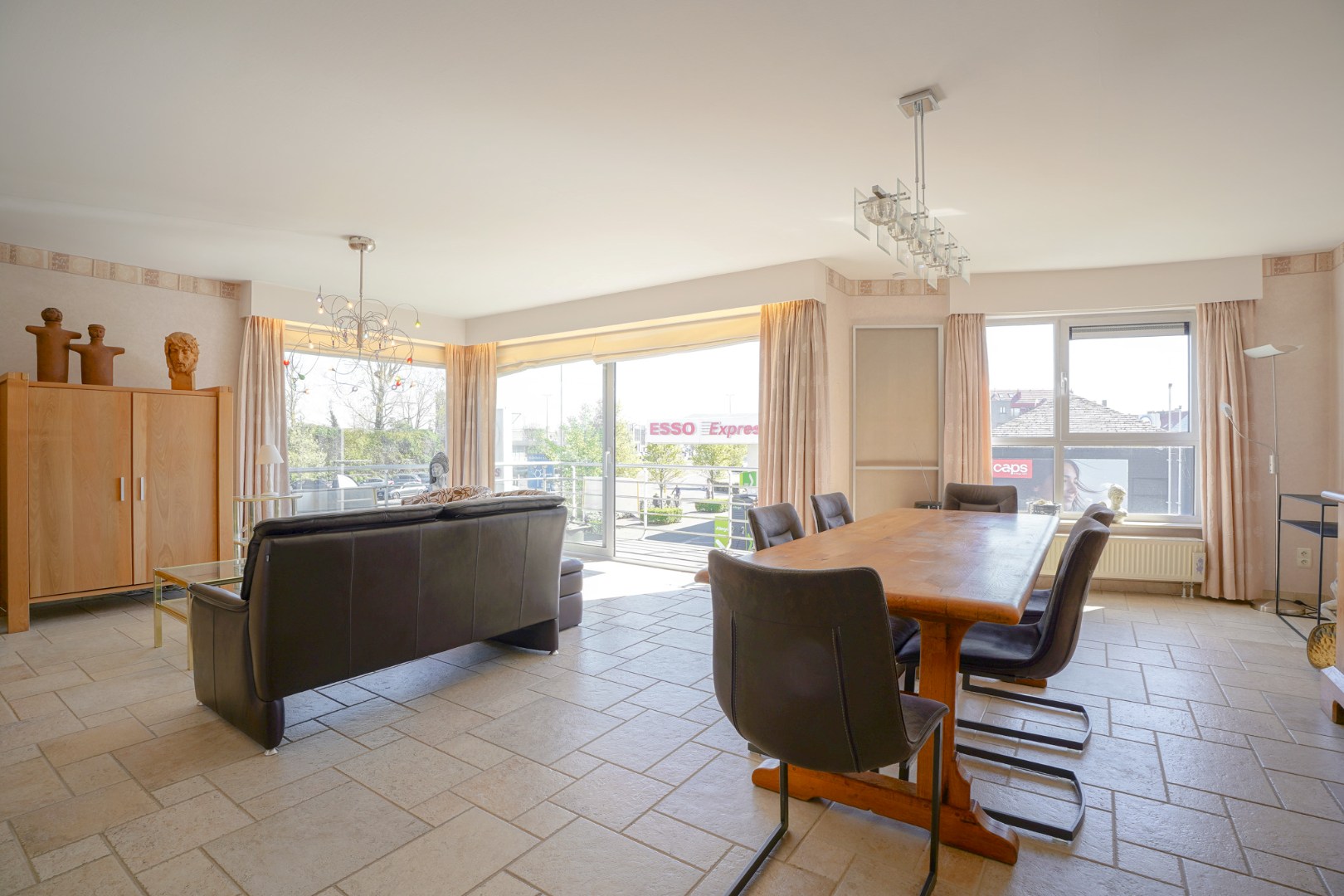 Instapklaar 2-slaapkamerappartement (89m² + 8m² terras) nabij de haven van Nieuwpoort. 