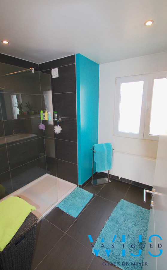 Zeer ruim &amp; recent woonhuis hartje ERTVELDE ! 