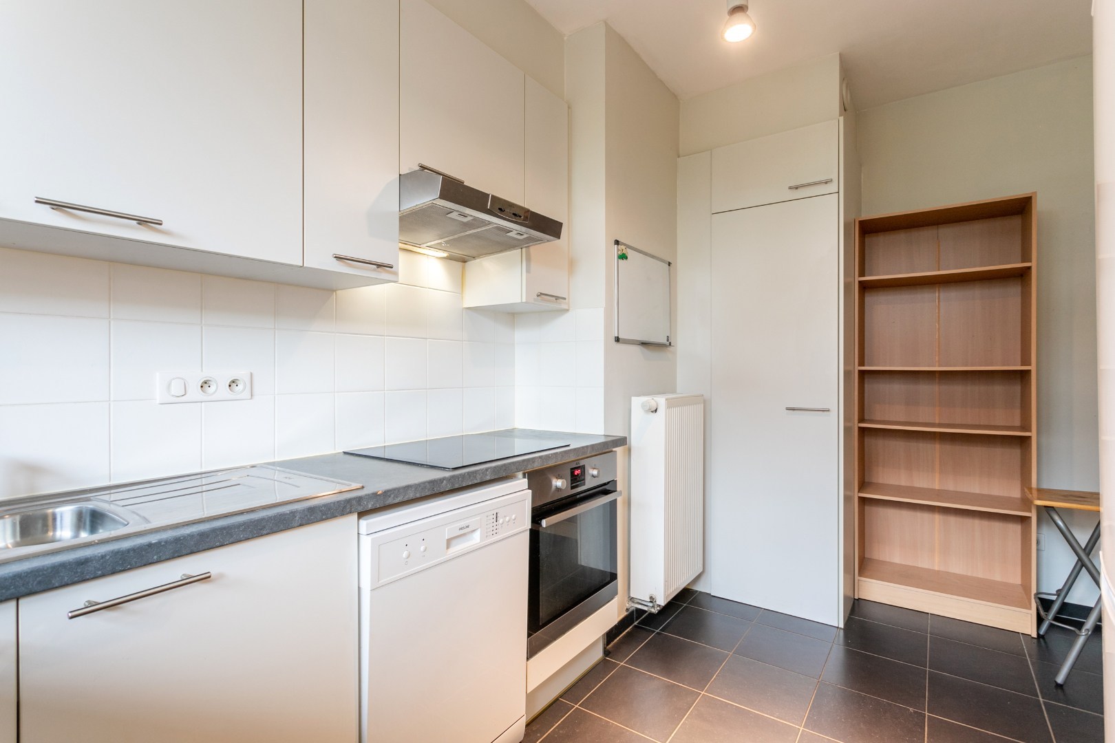 Energiezuinig 1-slpk appartement gelijkvloers met terras, parking en toplocatie nabij Brussel-Zuid 