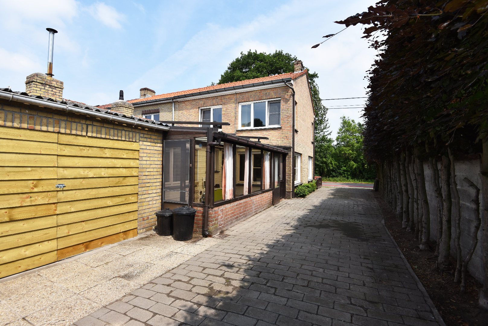 Op te frissen woning 3 slpks rustig gelegen te Maldegem-Donk 