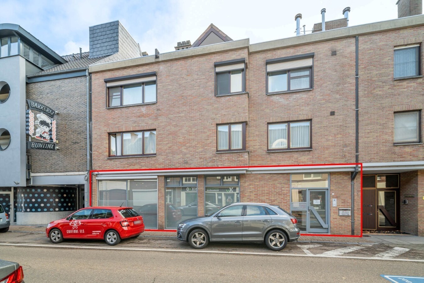 Ruim, zeer energiezuinig kantoor in het centrum van Neeroeteren met diverse mogelijkheden! 