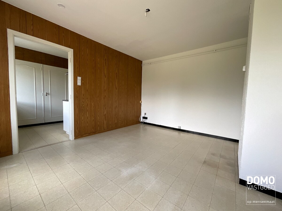 WONING MET GARAGE EN 1 SLAAPKAMER TE KERMT 