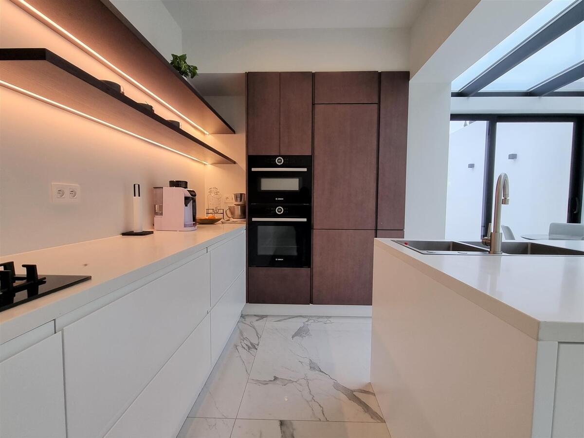 Subliem gerenoveerde woning met 5 slaapkamers &amp; 3 badkamers - Heist 