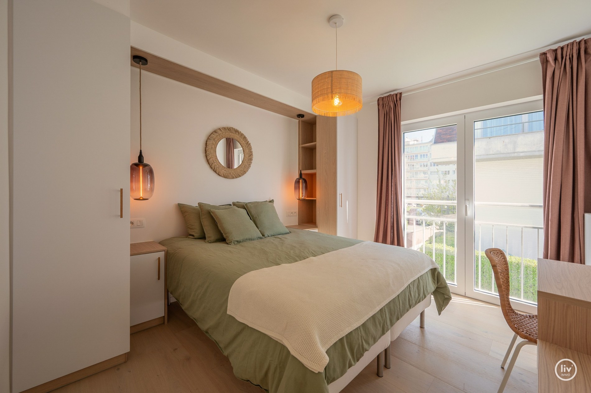 Appartement d'angle orienté au sud avec vue dégagée, situé dans une charmante résidence de villas à distance de marche de la digue de Duinbergen. 