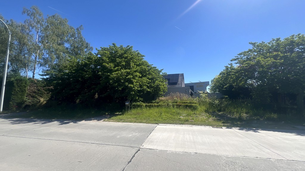 Bedrijfsgebouw met woning te koop vlakbij N60 in Gavere