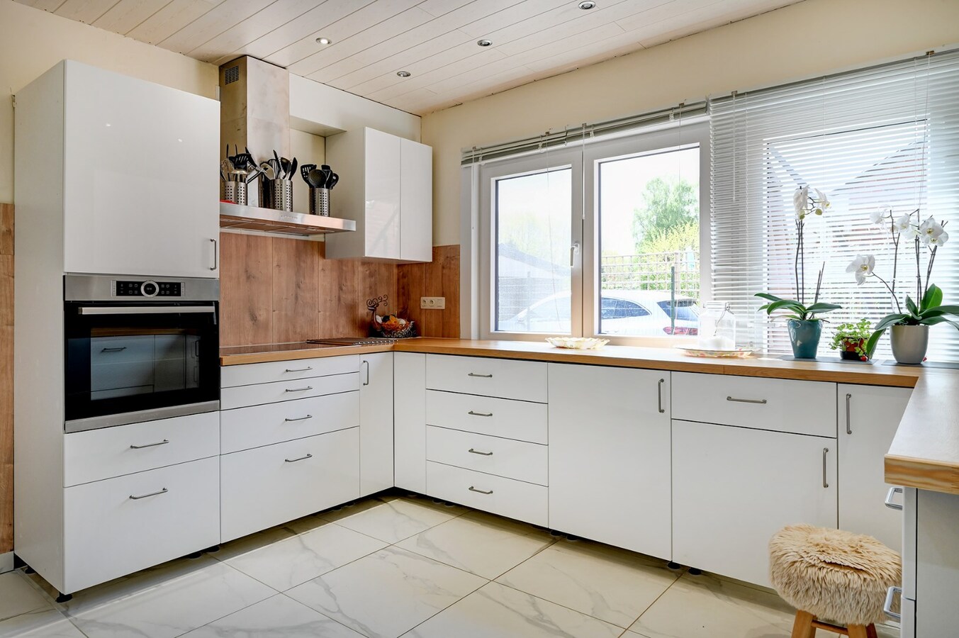 Zeer rustig gelegen gelijkvloerse woning met drie slaapkamers 