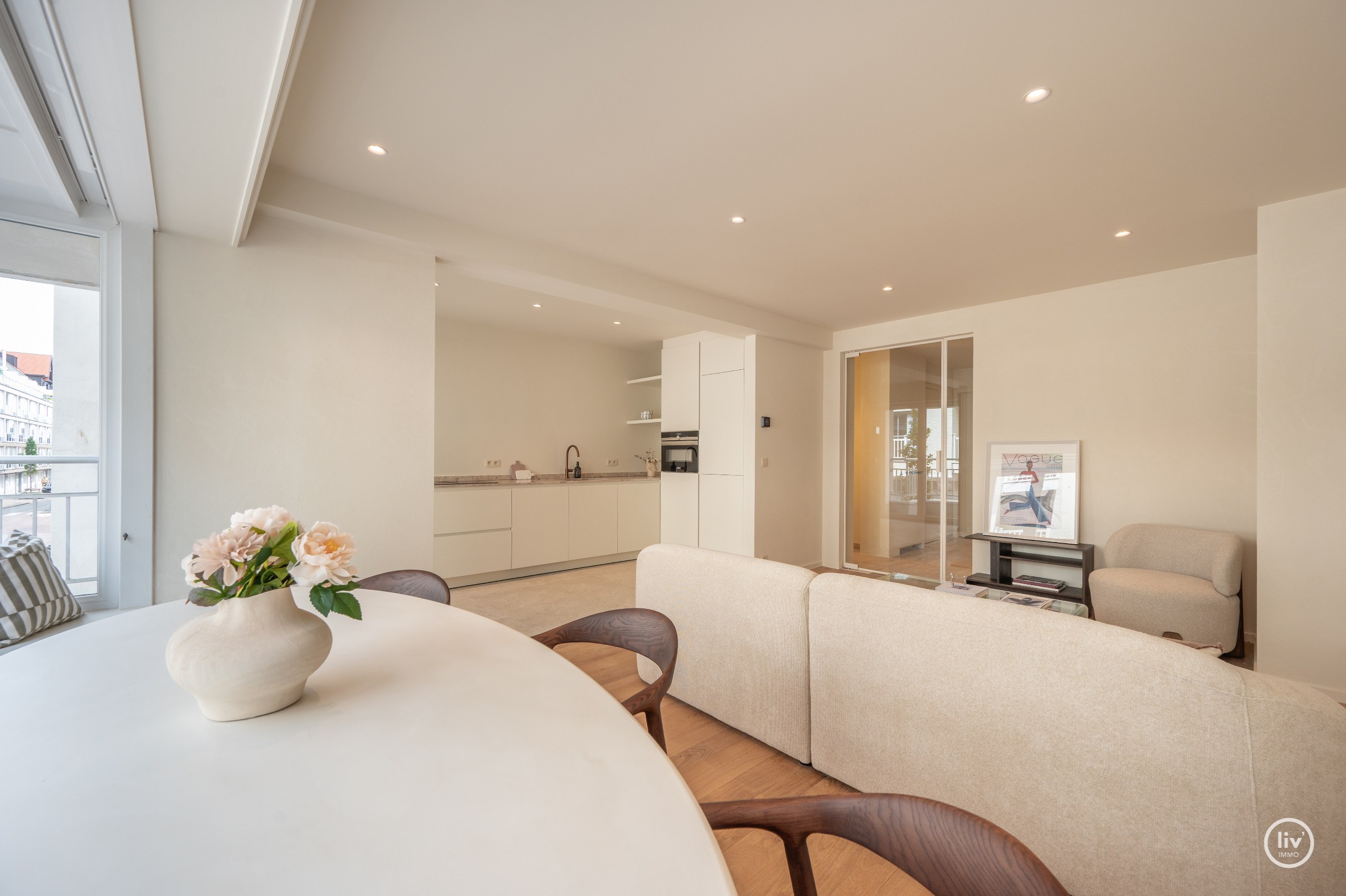 Appartement de 2 chambres élégamment rénové, idéalement situé près du Zoute. 