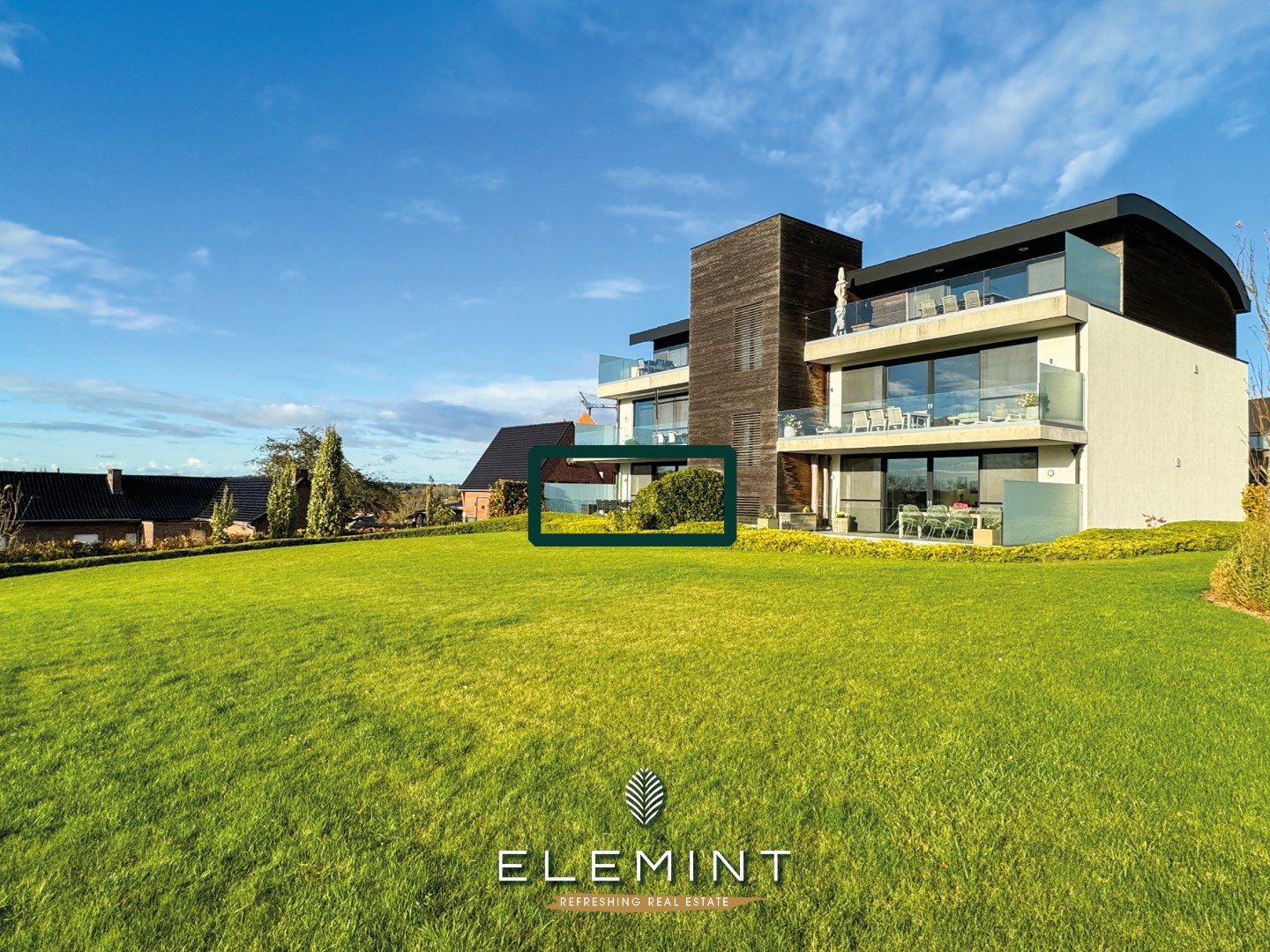 Ruim modern appartement met terras, 2 slaapkamers en 2 staanplaatsen 