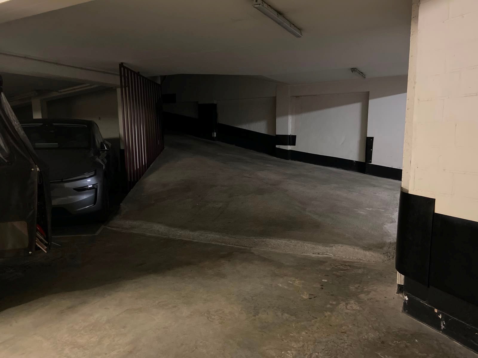 Place de parking à louer près de l'avenue du Zoute et de l'avenue Lippens. 