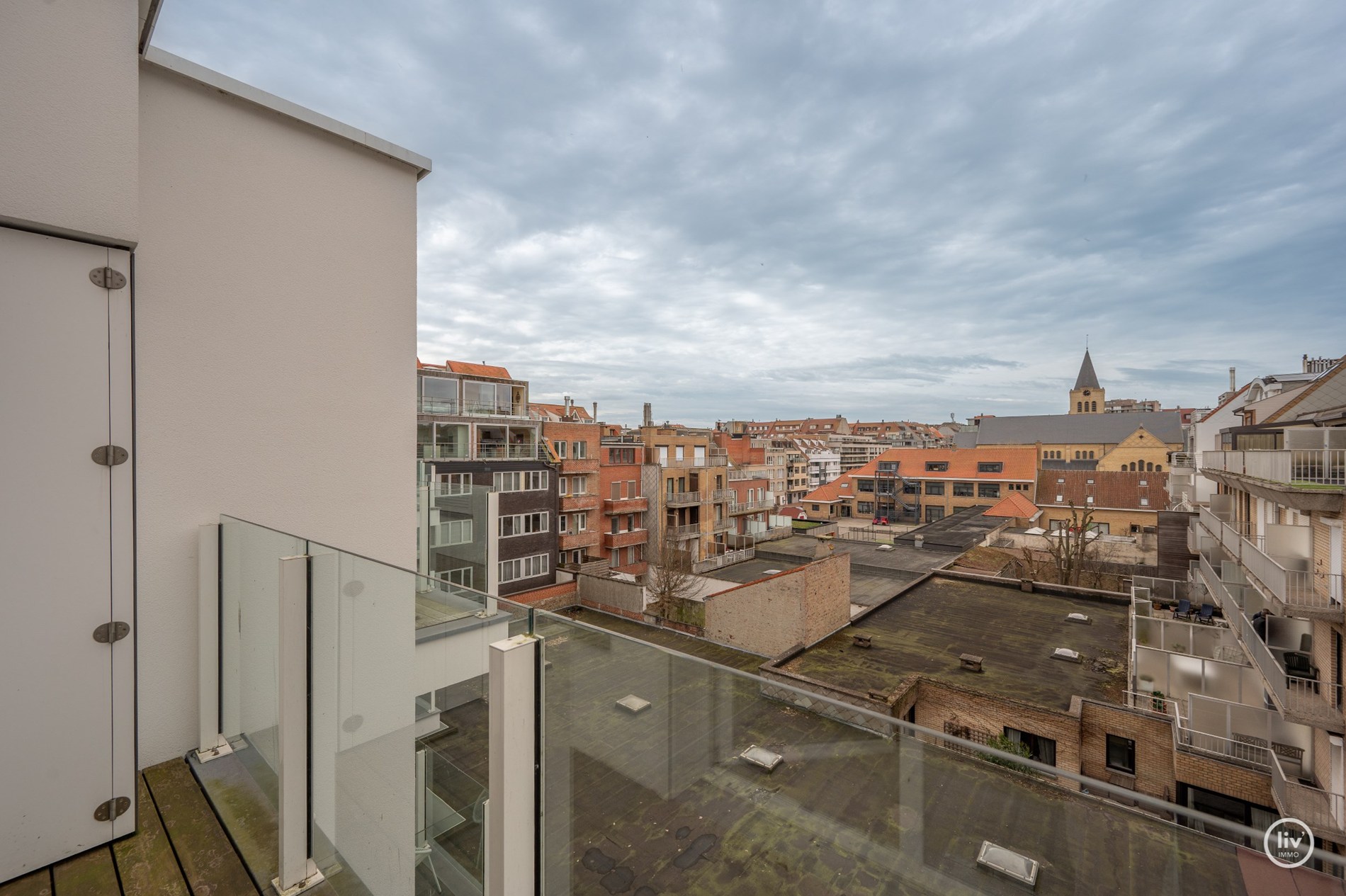 Penthouse ensoleillé avec de grandes terrasses dans un emplacement de premier choix près de l'avenue Dumortier et de l'avenue Lippens 🌟 