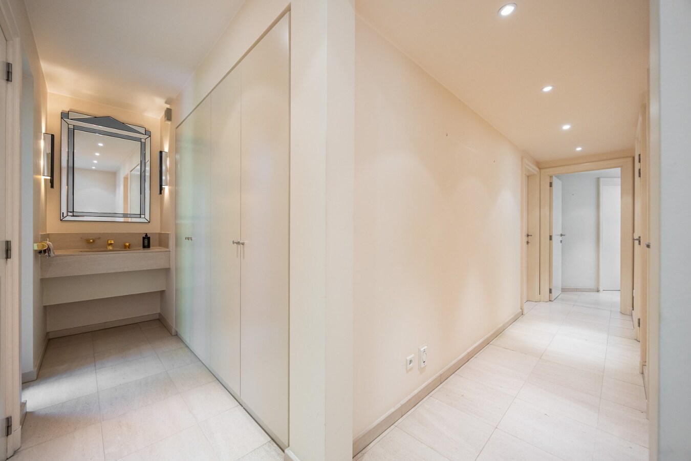 Exclusieve villa met gelijkvloerse master suite, prachtige tuin en uitzonderlijk wooncomfort 