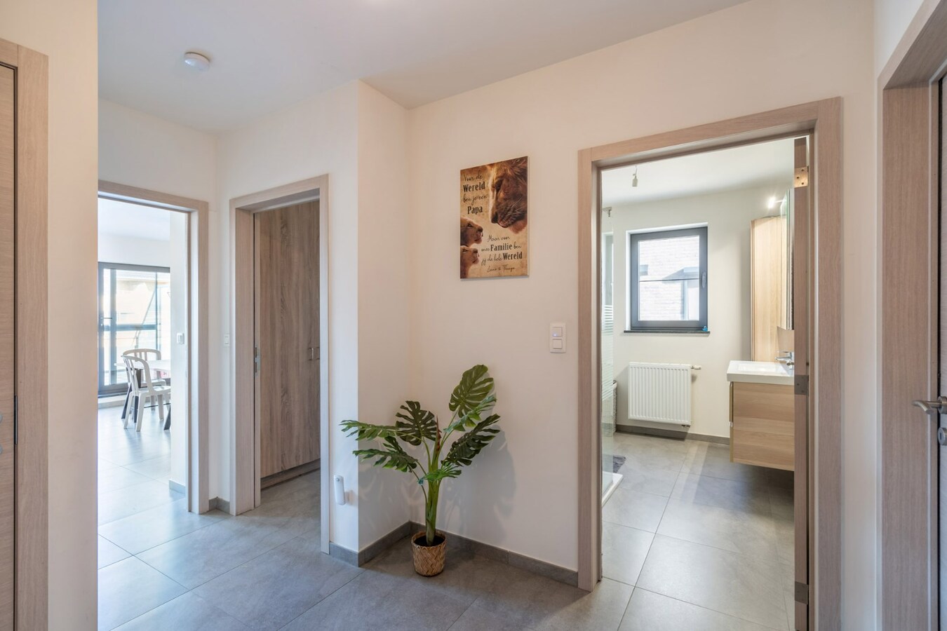 Modern 2 slaapkamer appartement met ondergrondse parkeerplaats. 